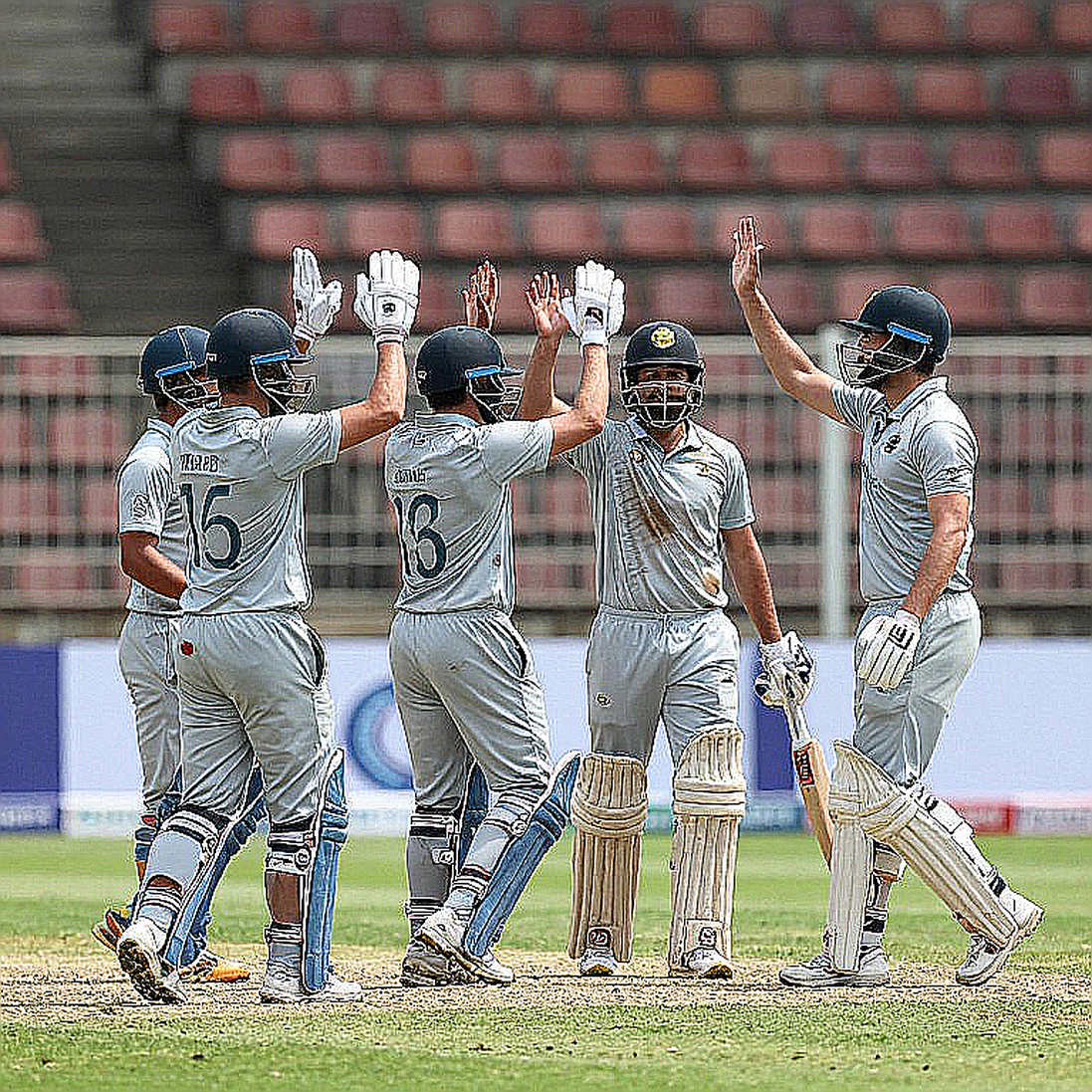 मिरपुर में 213/3 और शादमान का 99*: असली हिसाब रनों में नहीं, ओवरों में है